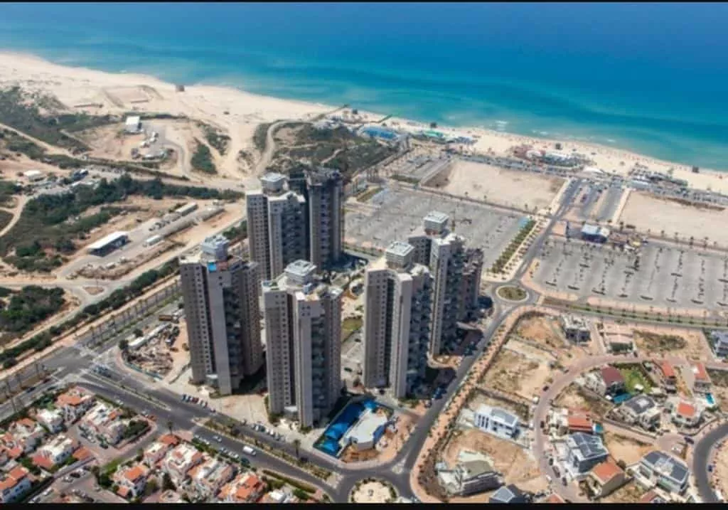 דירת פנטהאוז ענקית למכירה עם נוף לים